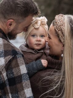 GLÆDELIG JUL fra mig til jer 🎄 Sidste år fotograferede jeg den her lille søde nisse. Freja med sin mor & far ❤️

#fotograf #fotografering #børnefotograf #børnefotografering #familiefotograf #familiefotografering #fotografsønderjylland #fotografjylland #fotografsyddanmark