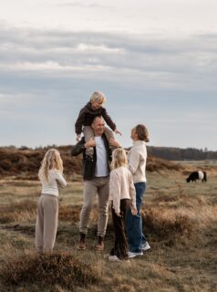 Det her var så fin en fotografering og selvom det var køligt klarede hele familien det virkelig godt.

Drømmer dig og din familie om billeder som disse, så kontakt mig endelig så vi kan få en dag i kalenderen.

#fotograf #fotografering #børnefotograf #børnefotografering #familiefotograf #familiefotografering #fotografsønderjylland #fotografjylland #fotografsyddanmark