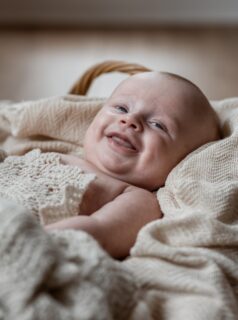 Johannes. Sådan en lille glad fyr 😍

#nyfødtfotografering #babyfotografering #nyfødtfotograf #familiefotograf #fotografsønderjylland #fotografjylland #fotograf #familiefotografering