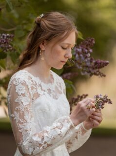 Freya, som strålede om kap med solen på sin store dag 💜
Jeg elsker konfirmationsfotograferinger. Man kan virkelig mærke, hvor stor en dag det er for konfirmanderne – fyldt med glæde, spænding og måske også en lille smule nervøsitet. En dag, de har glædet sig til og været med til at planlægge i så lang tid.
Tak fordi jeg måtte forevige en lille del af din store dag, Freya ✨
#fotograf #fotografering #konfirmation #konfirmationsfotografering #konfirmationsfotograf #familiefotograf #familiefotografering #børnefotograf #børnefotografering #fotografsyddanmark #fotografjylland #fotografsønderjylland